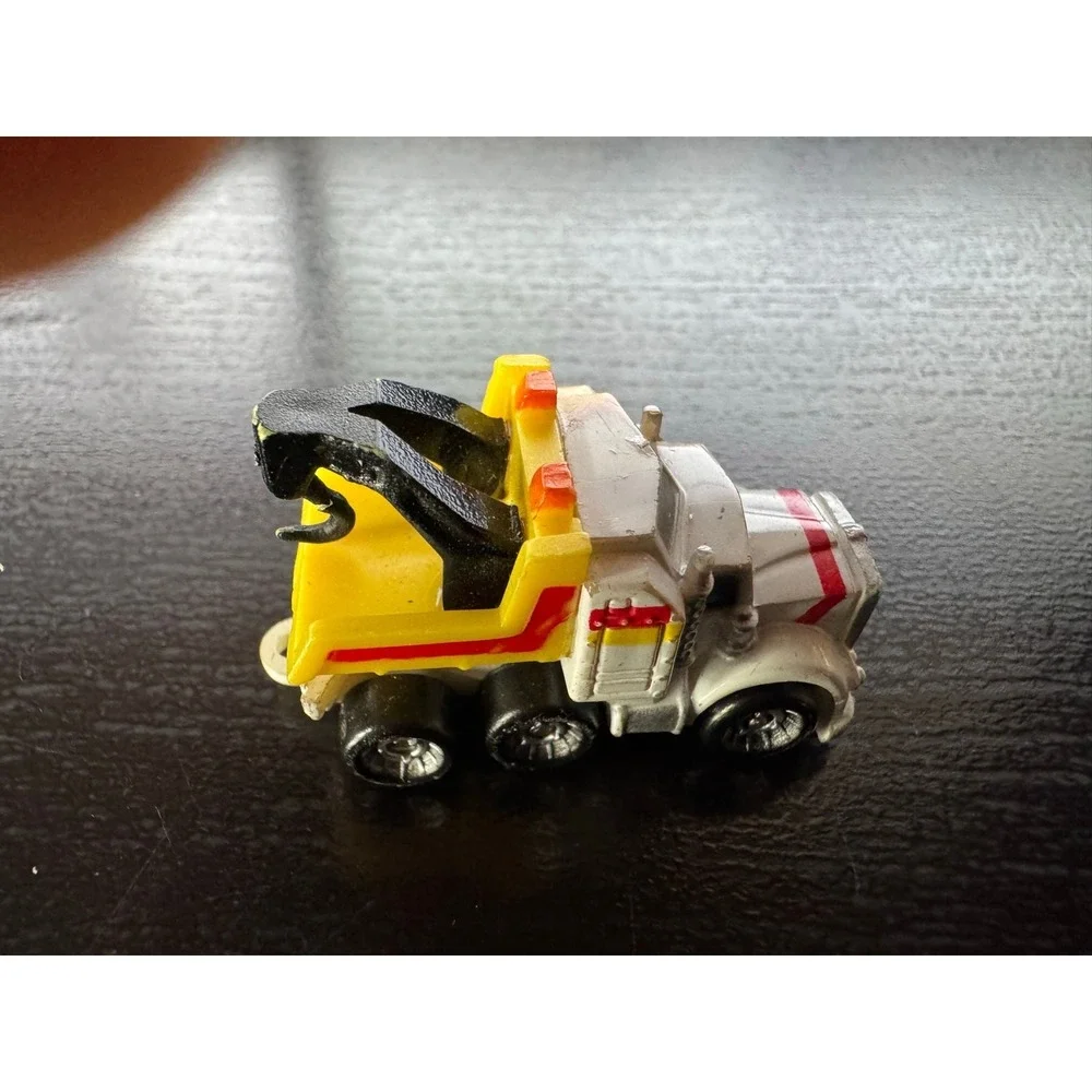 Vintage 1980s Galoob Micro Machines Kenworth Semi Wrecker Tow Truck White Yellow